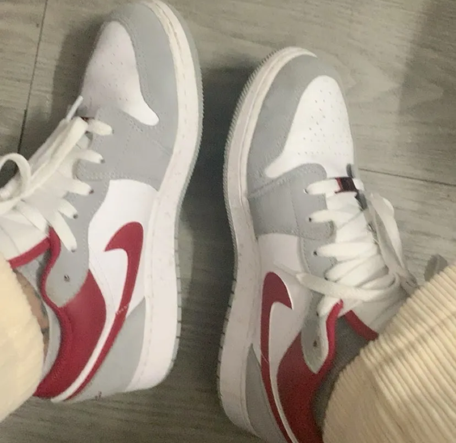 Giày Nike Air Jordan 1 Low GS 'Light Smoke Grey Gym Red' DM0589-016 - Ảnh 4