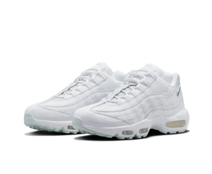 Giay Nike Air max 95 Receives A 'Triple White' FN7273-100