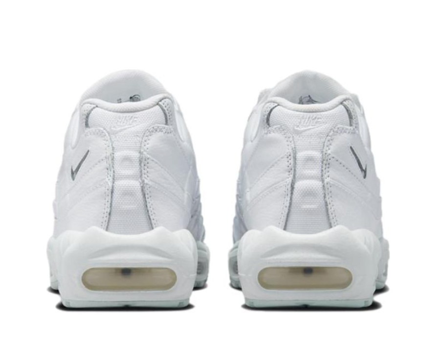Giay Nike Air max 95 Receives A 'Triple White' FN7273-100
