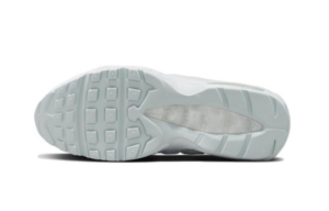 Giay Nike Air max 95 Receives A 'Triple White' FN7273-100