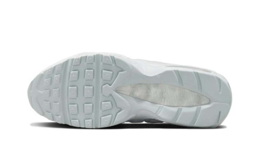 Giay Nike Air max 95 Receives A 'Triple White' FN7273-100