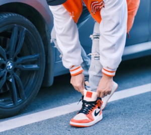 Giay Nike Air Jordan 1 Mid SE GS 'Team Orange' BQ6931-800