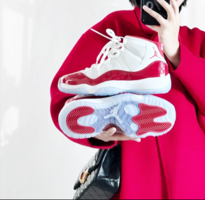 Giay Nike Air Jordan 11 Retro 'Cherry' 378038-116