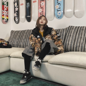 Alternative view of Giày Nike Air Jordan 4 Retro 'Fear'  626969-030