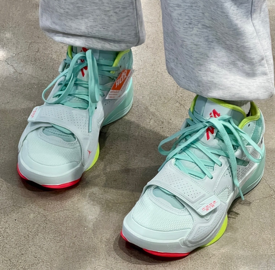 Giay Nike Jordan Zion 2 'Barely Green' DM0858-367