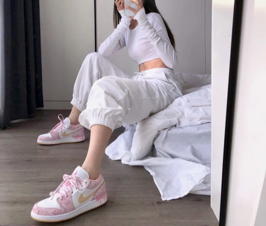 Giày Nike Air Jordan 1 Low GS 'Strawberry Ice Cream' CW7104-601 - Ảnh 10