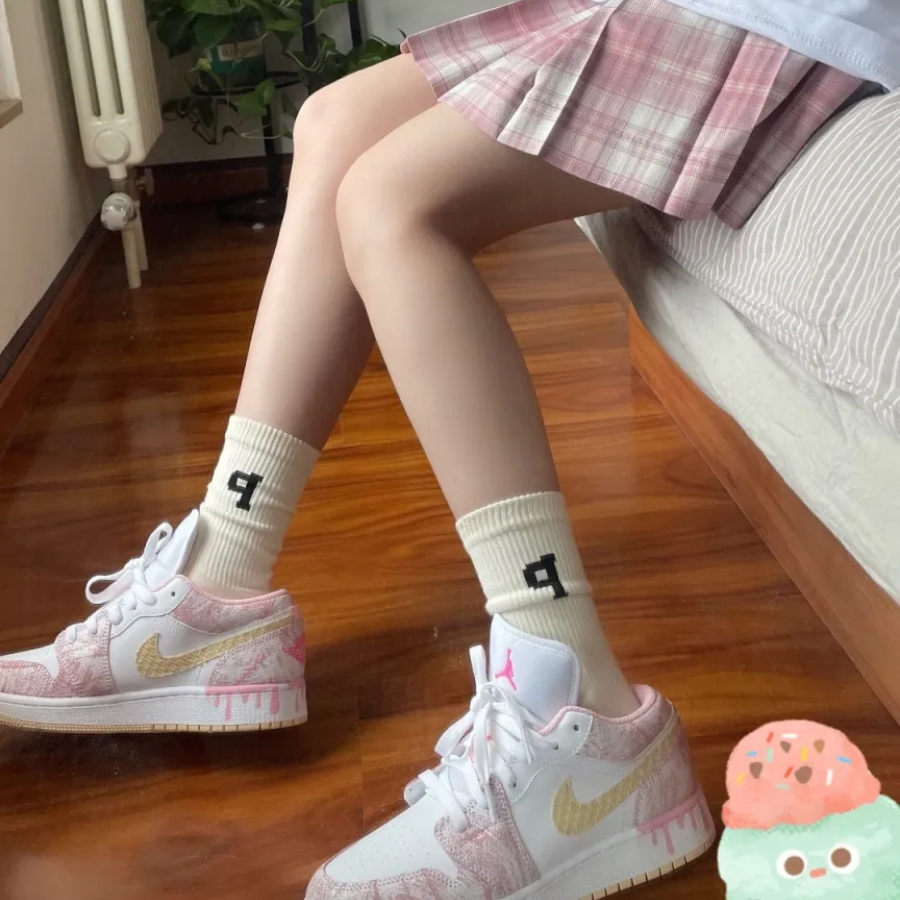 Giày Nike Air Jordan 1 Low GS 'Strawberry Ice Cream' CW7104-601 - Ảnh 8