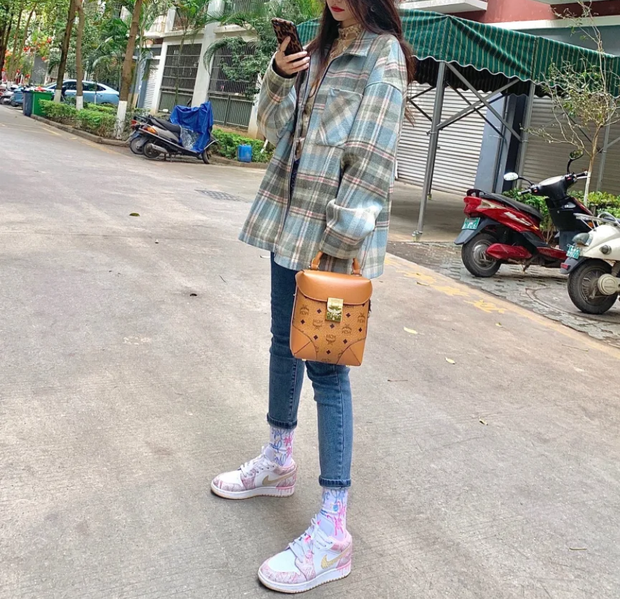 Giày Nike Air Jordan 1 Low GS 'Strawberry Ice Cream' CW7104-601 - Ảnh 6