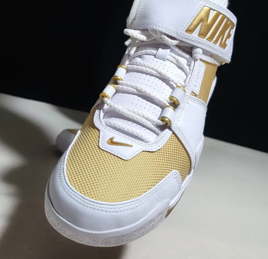 Giay Nike Zoom Lebron 2 Retro 'Maccabi' 2022 DJ4892-100