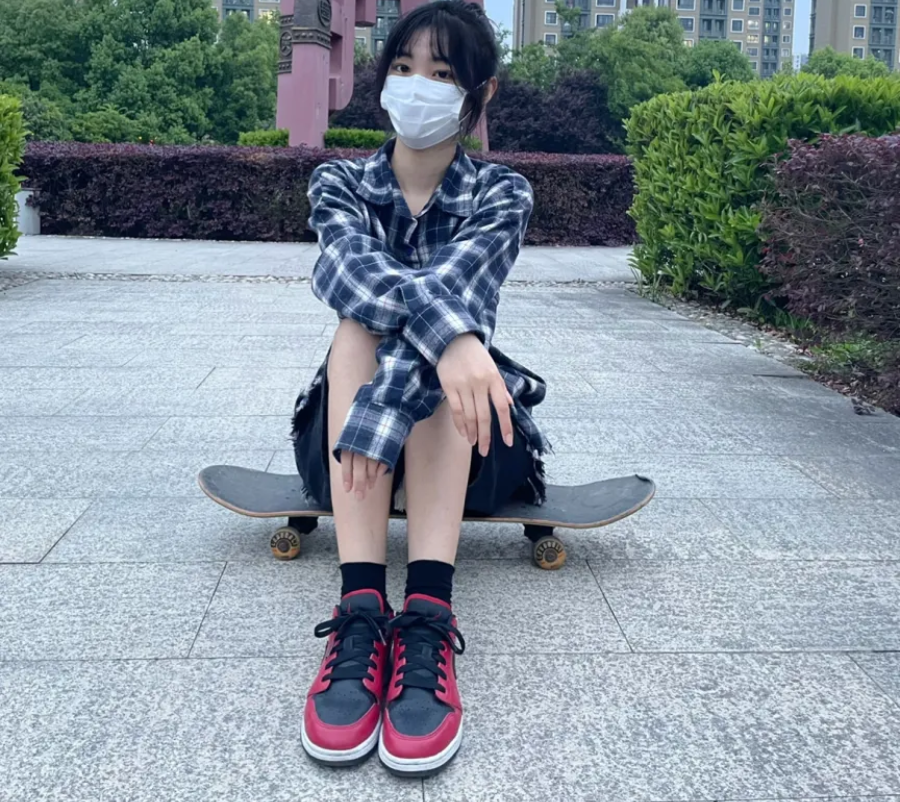 Giày Nike Air Jordan 1 Low GS 'Reverse Bred' 553560-605 - Ảnh 2