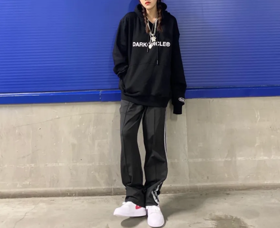 Giày Nike Wmns Air Jordan 1 Mid 'White University Red' BQ6472-106 - Ảnh 8