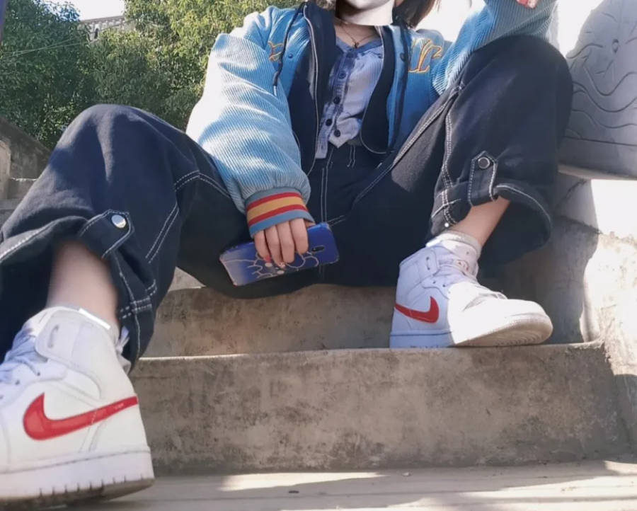 Giày Nike Wmns Air Jordan 1 Mid 'White University Red' BQ6472-106 - Ảnh 7