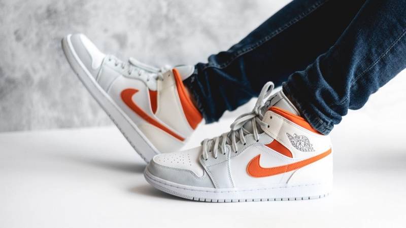 Giày Nike Air Jordan 1 Mid 'Starfish Pure Platinum' CW7591-100 - Ảnh 4