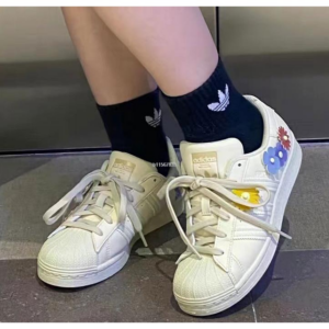 Alternative view of Giày Adidas Superstar 'Beige' GX2171