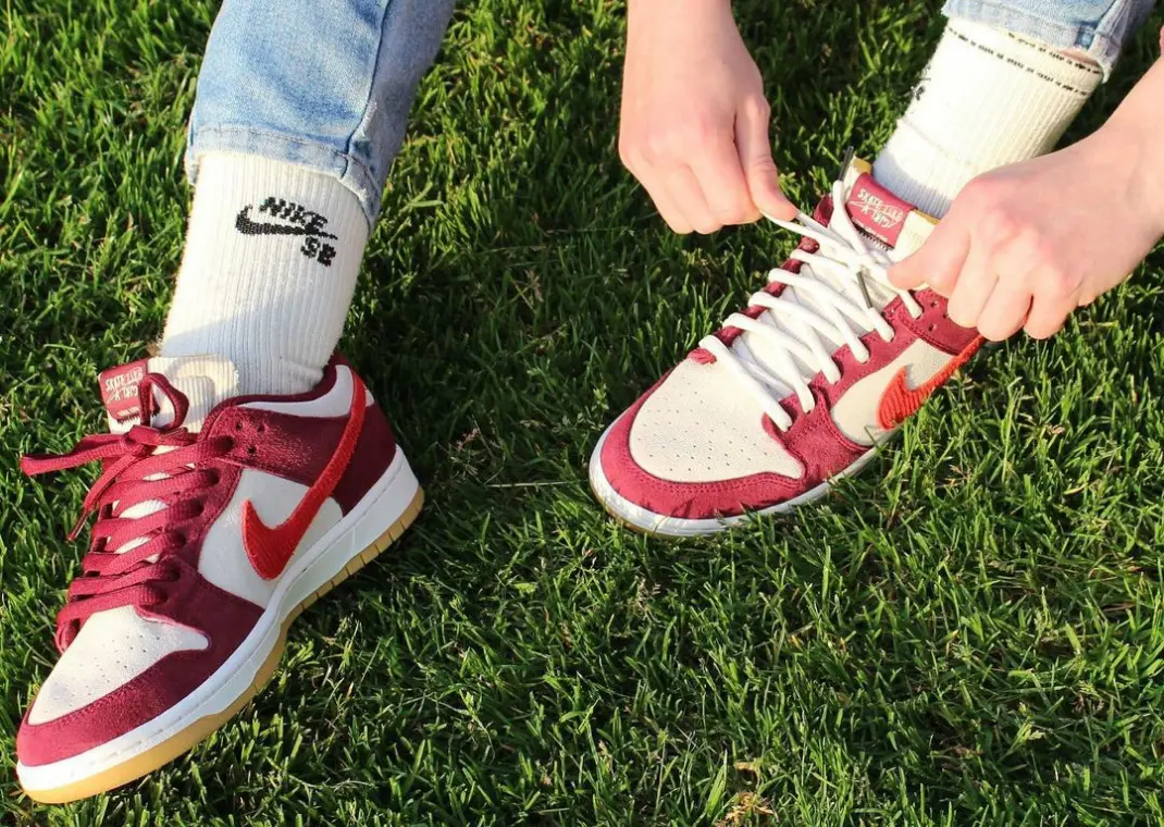 Alternative view of Giày Nike SB Dunk Low 'Skate Like A Girl' DX4589-600