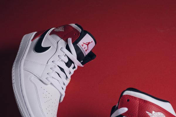 Giày Nike Air Jordan 1 Mid 'White Chicago Remix' 554724-116 - Ảnh 8