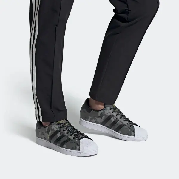 Alternative view of Giày Adidas Superstar 'Black Gold Camo' FW6012