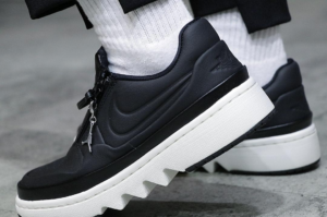 Alternative view of Giày Nike Wmns Air Jordan 1 Jester XX Low 'Black' AV4050-001