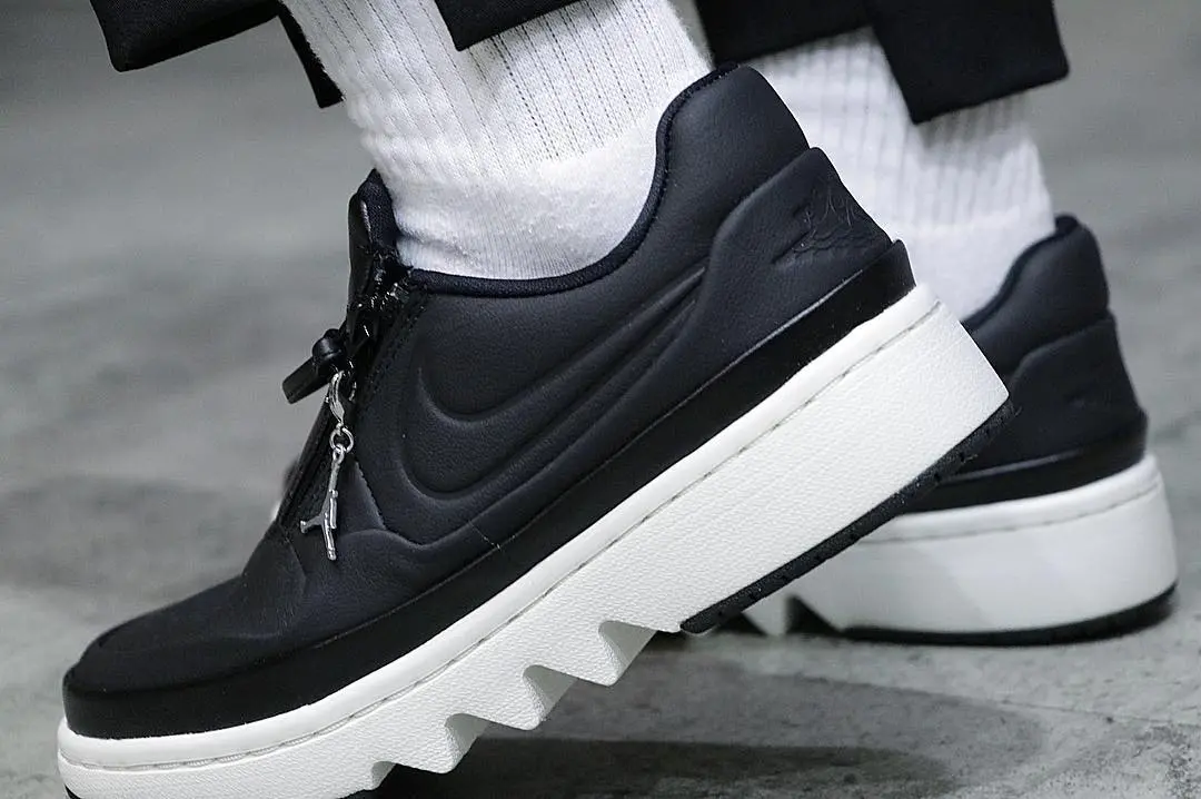 Alternative view of Giày Nike Wmns Air Jordan 1 Jester XX Low 'Black' AV4050-001