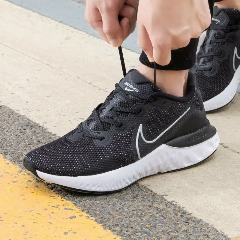 Alternative view of Giày Nike Renew Run 'Black Metallic Silver' CK6357-002