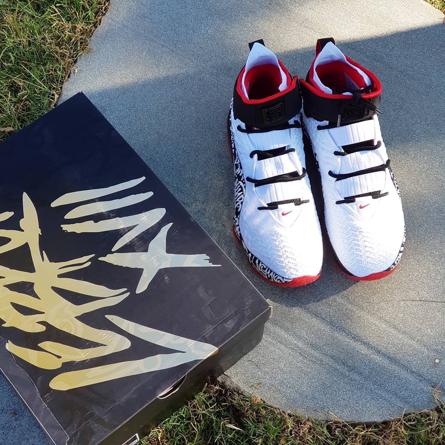 Giày Nike LeBron 17 'LeBron 4 Graffiti' CT6047-100 - Ảnh 2