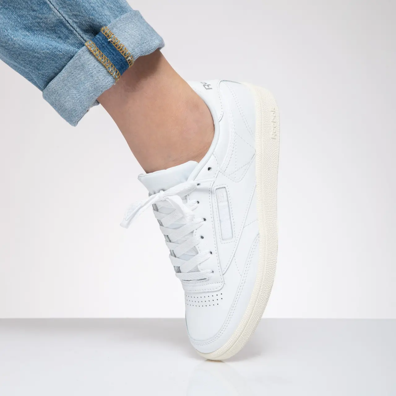 Alternative view of Giày Reebok Wmns Club C 85 'White' DV7243