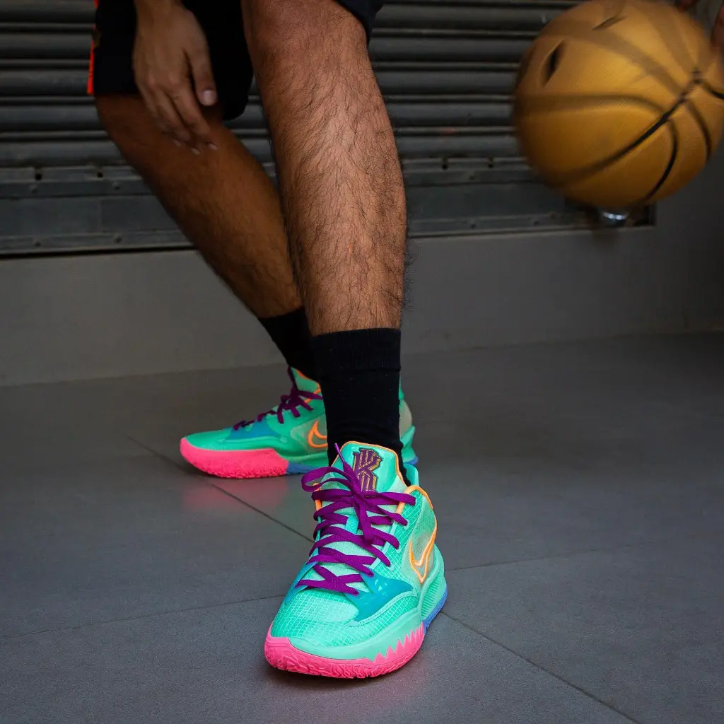 Alternative view of Giày Nike Kyrie Low 4 Ep 'Keep Sue Fresh' CZ0105-300