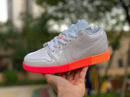 Alternative view of Giày Nike Air Jordan 1 Low GS 'Sunset Sole' 554723-100