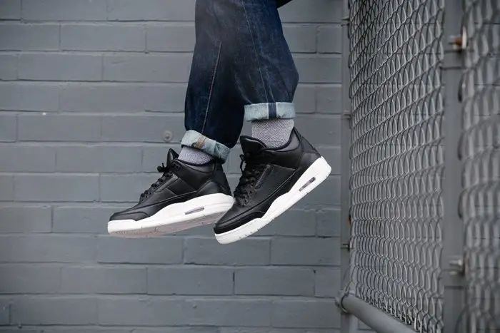 Alternative view of Giày Nike Air Jordan 3 'Cyber Monday' 136064-020