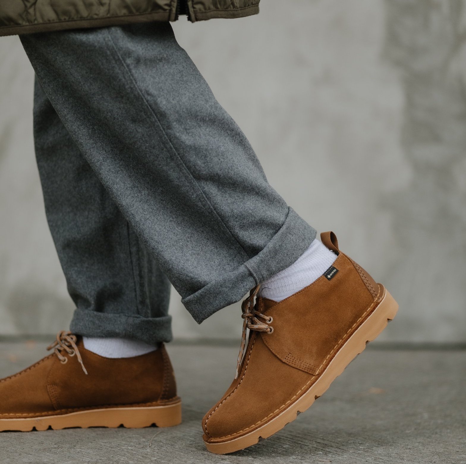 Giay Clarks Desert Trek GTX 'Tan Suede' 261-67869