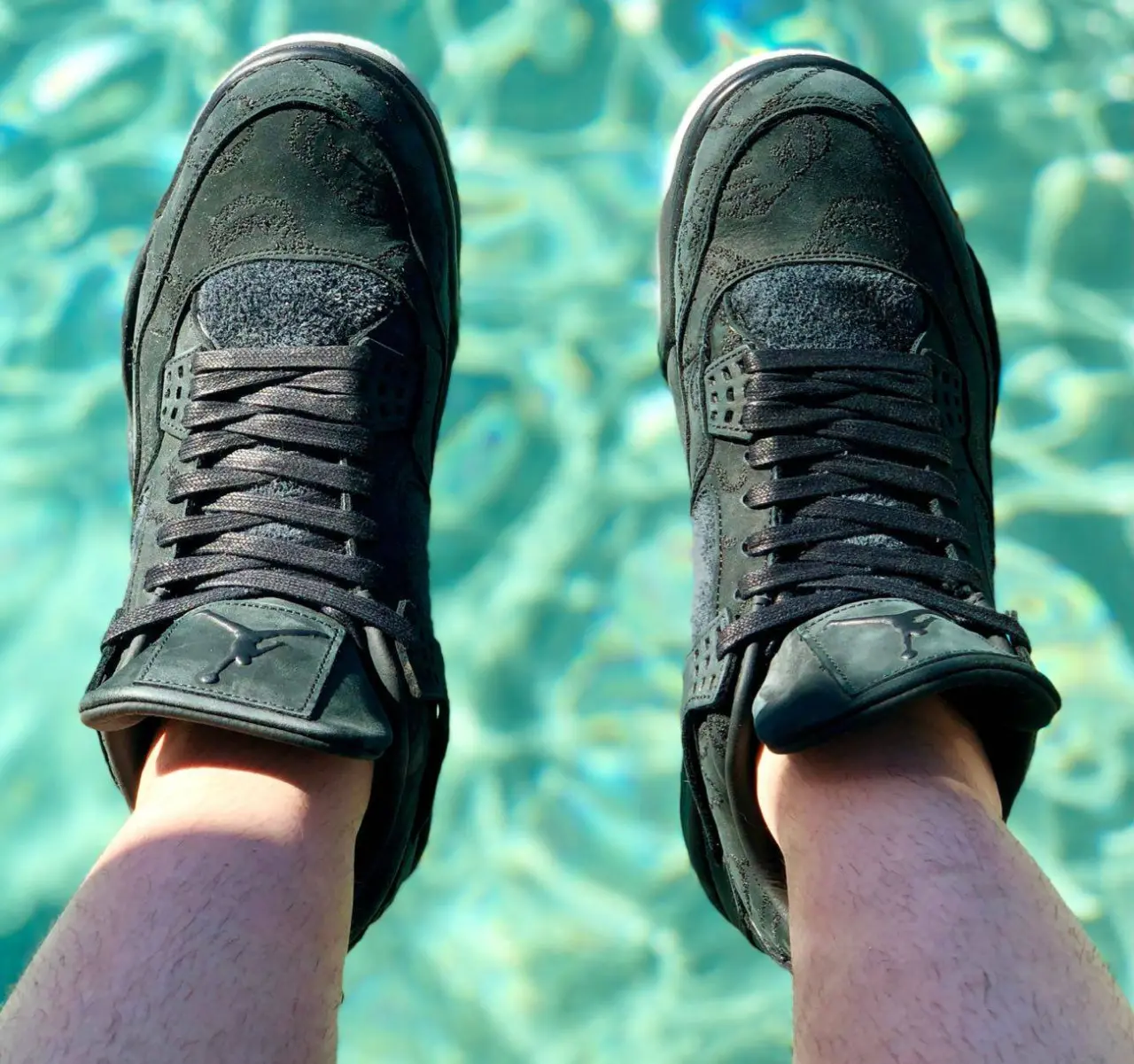 Alternative view of Giày Nike KAWS x Air Jordan 4 Retro 'Black' 930155-001