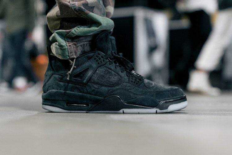 Giày Nike KAWS x Air Jordan 4 Retro 'Black' 930155-001 - Ảnh 4
