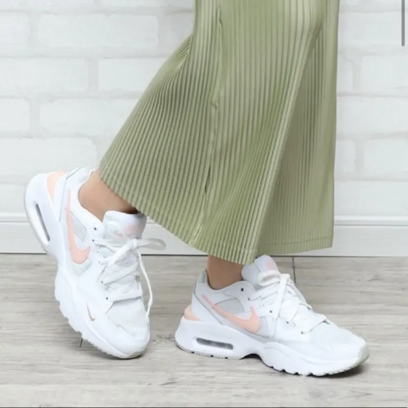 Alternative view of Giày Nike Wmns Air Max Fusion CJ1671-101