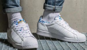 Alternative view of Giày Adidas Superstar 'White Gold Metallic' H00186