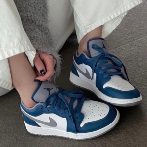 Giay Nike Air Jordan 1 Low GS 'True Blue Cement' 553560-412