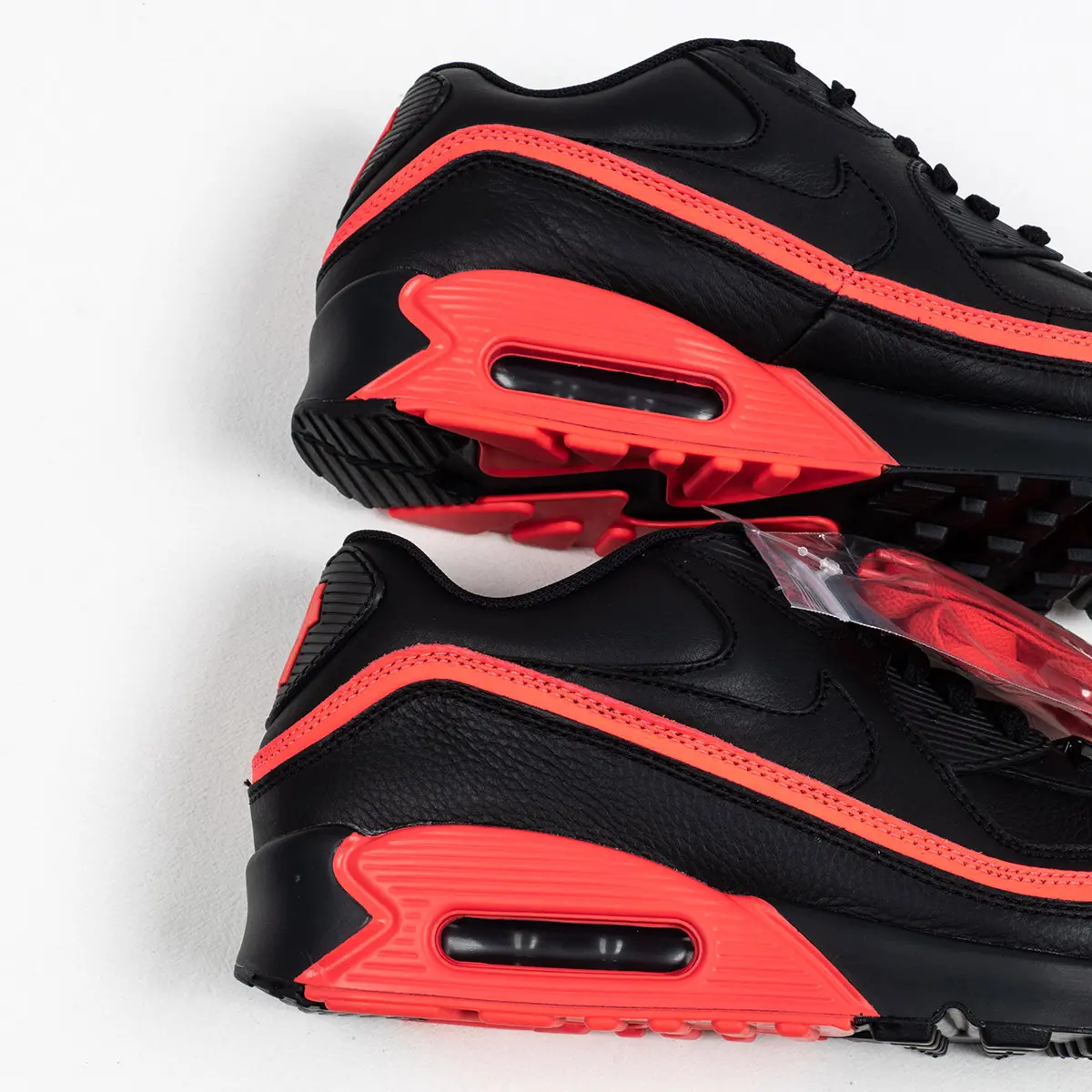 Alternative view of Giày Nike Undefeated x Air Max 90 'Black Solar Red' CJ7197-003