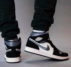 Alternative view of Giày Nike Air Jordan 1 Mid Satin 'Grey Toe' 852542-011