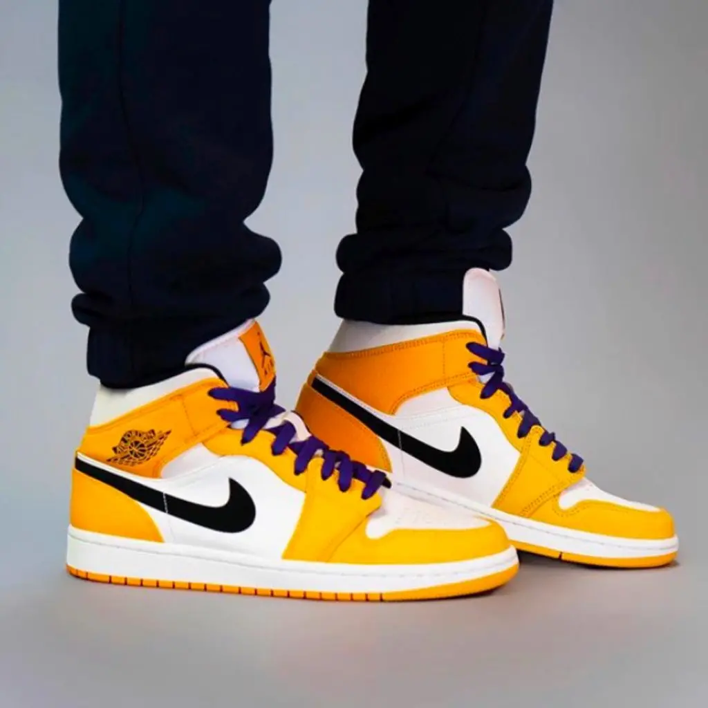 Alternative view of Giày Nike Air Jordan 1 Mid 'Lakers' 852542-700