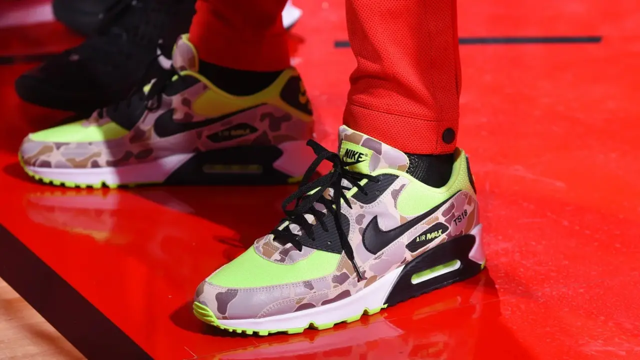 Alternative view of Giày Nike Air Max 90 'Green Camo' CW4039-300
