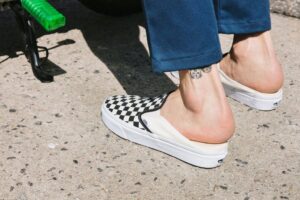 Alternative view of Giày Vans CheckerBoard Mule Slip On 'White Black' VN004KTEO1