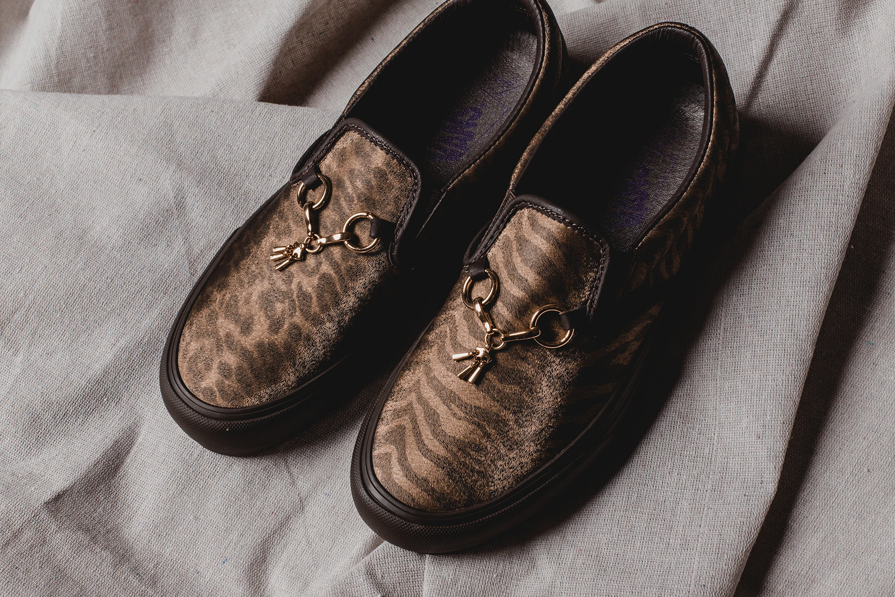 Giay Vans Needles x Vault Classic Slip On V 'Animal Print Brown' VN0A3QXY2GU