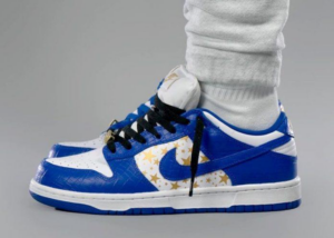 Alternative view of Giày Nike Supreme x Dunk Low OG SB QS 'Hyper Royal' DH3228-100