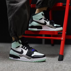 Alternative view of Giày Nike Jordan Legacy 312 'Igloo' AV3922-013