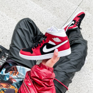 Alternative view of Giày Nike Air Jordan 1 Mid 'Gym Red Black' BQ6472-601