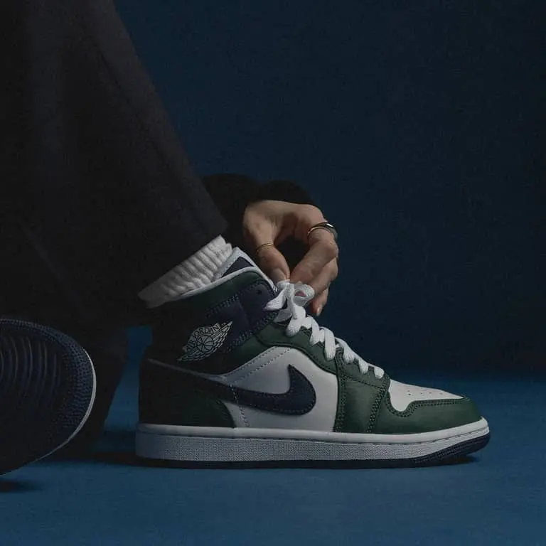 Giay Nike Air Jordan 1 Mid SE 'Seahawks' DZ5326-300