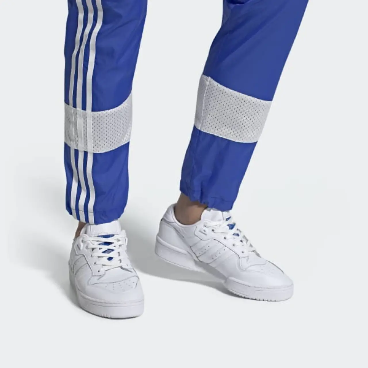 Alternative view of Giày Adidas Rivalry Low 'World Famous for Quality Stamp Blue Bird' FV4760