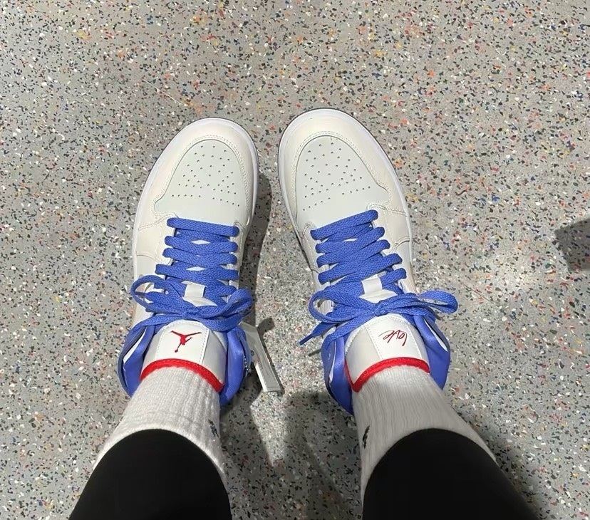 Giay Nike Air Jordan 1 Mid 'Floral' FD4331-121