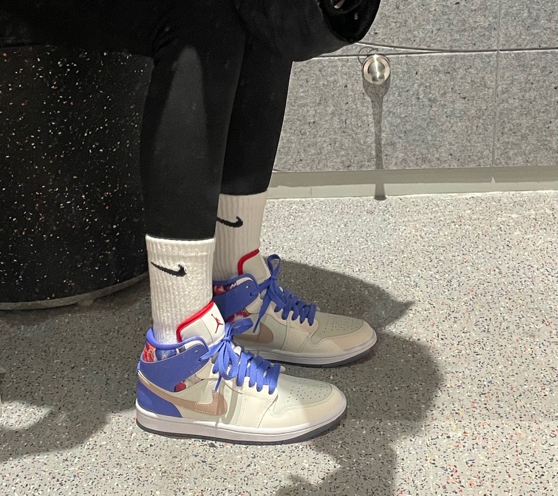 Giay Nike Air Jordan 1 Mid 'Floral' FD4331-121