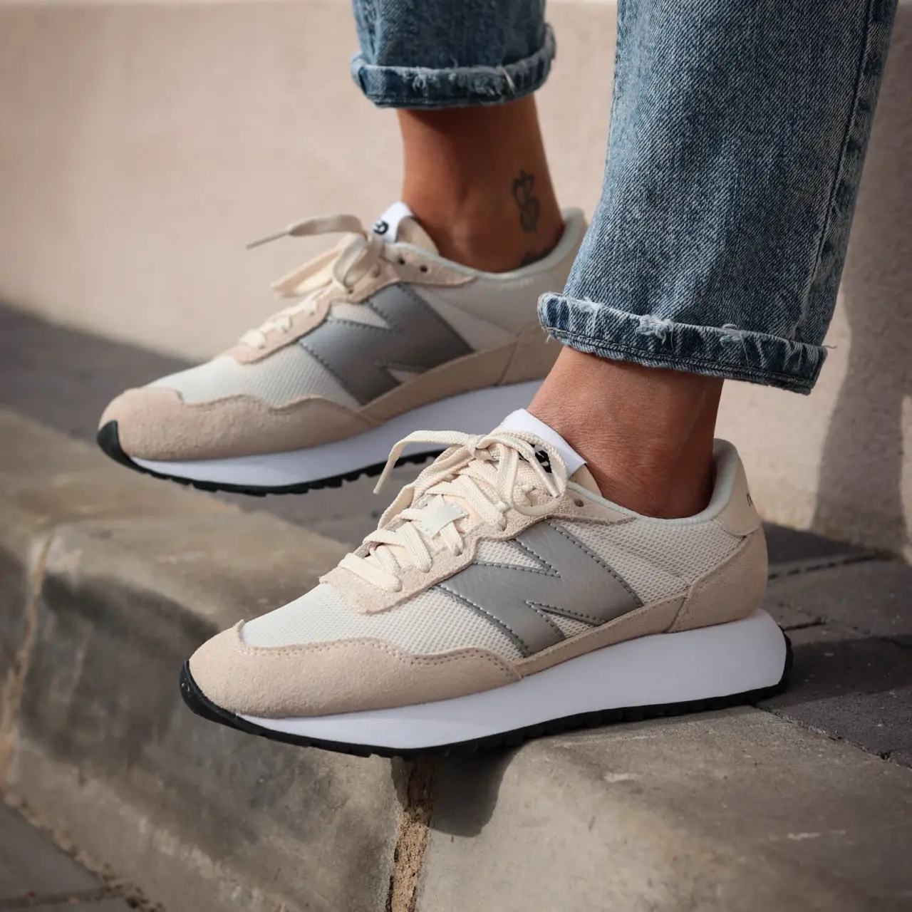 Alternative view of Giày New Balance Wmns 237 'Sea Salt Silver Metallic' WS237CB