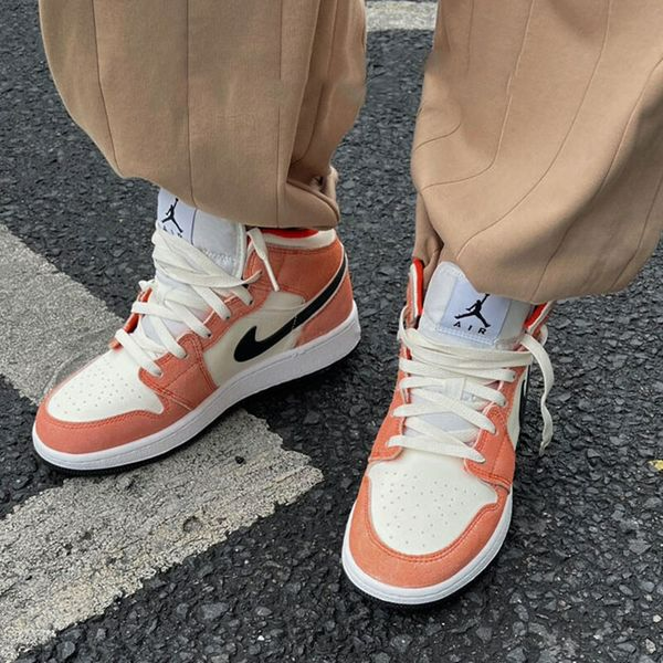 Giay Nike Air Jordan 1 Mid SE 'Orange Suede' DV1336-800